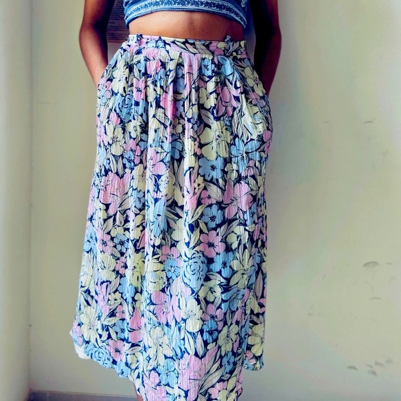Pastel print skirt.